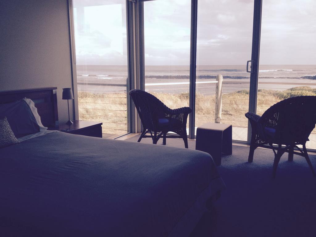 Wytonia Beachfront Accommodation Port Fairy Habitación foto